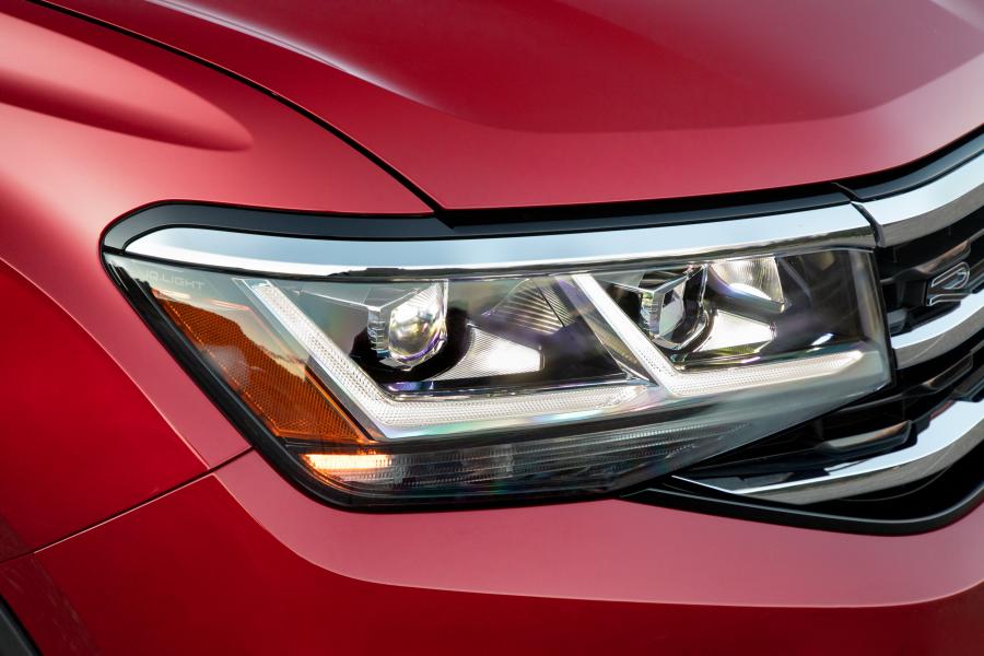Детали экстерьера Volkswagen Atlas SEL V6 Premium 4Motion R-Line 2020 года  (фото 15 из 30)